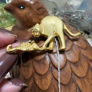 P80 Gold Vintage 1980's Cat and Mouse Brooch
